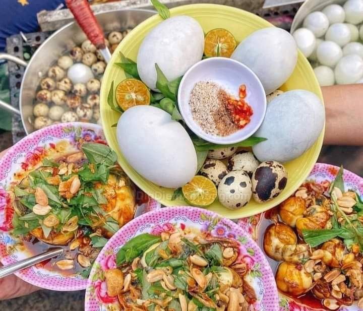 eat Balut food in 2023