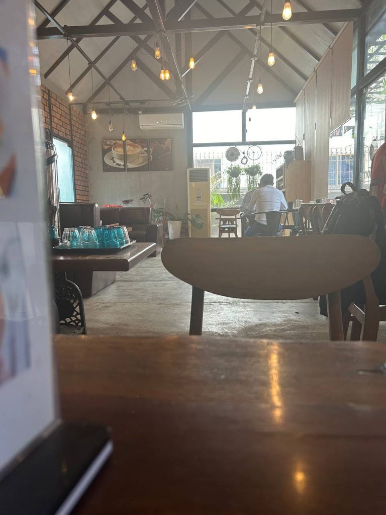 Best Western Restaurant in Kampong Chhnang - Glorify Cafe