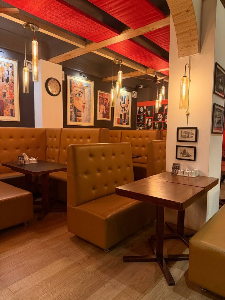  The Square Restaurant and Bar 

